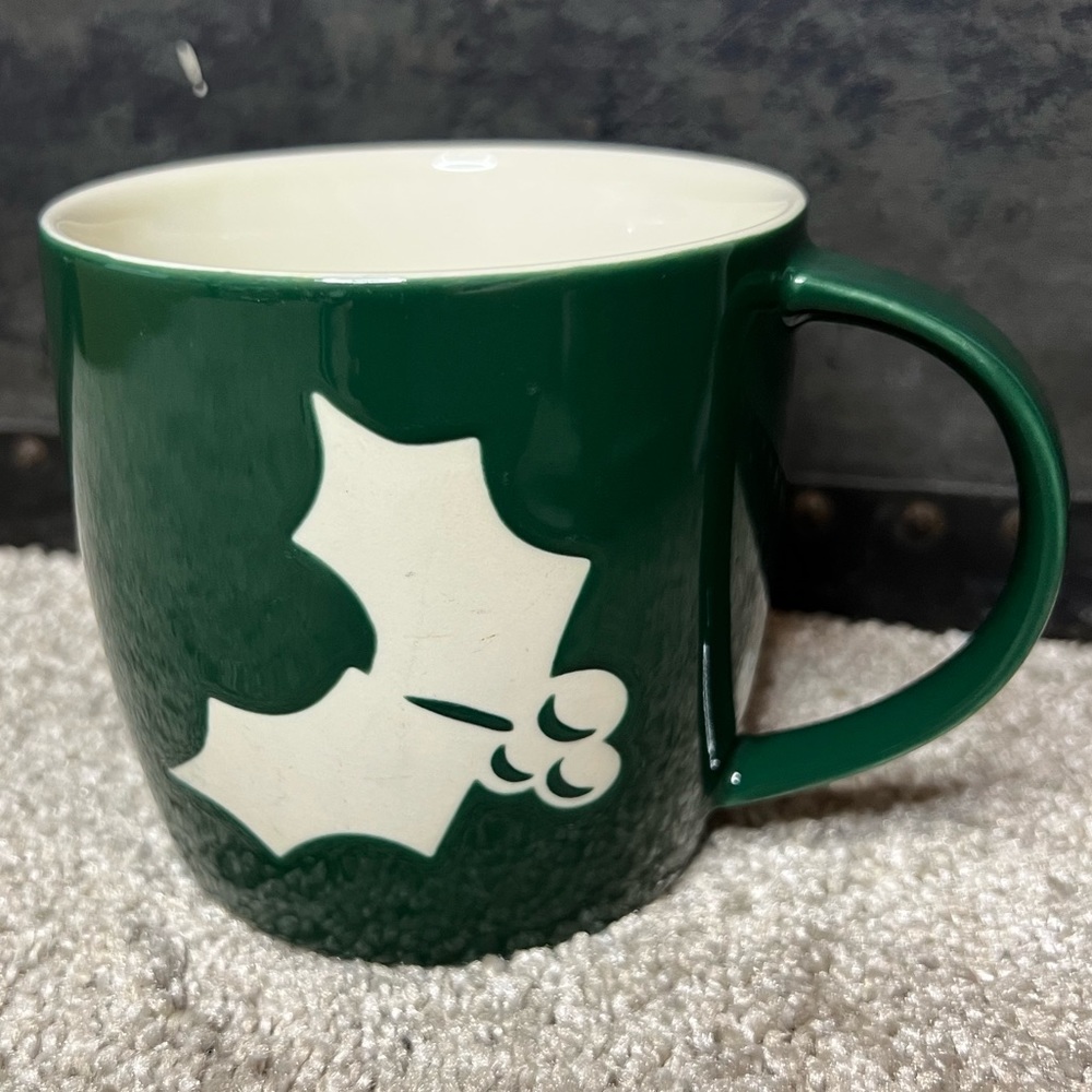 Starbucks 2011 Holiday Christmas Coffee Mug 16 Oz Green Holly Leaf
